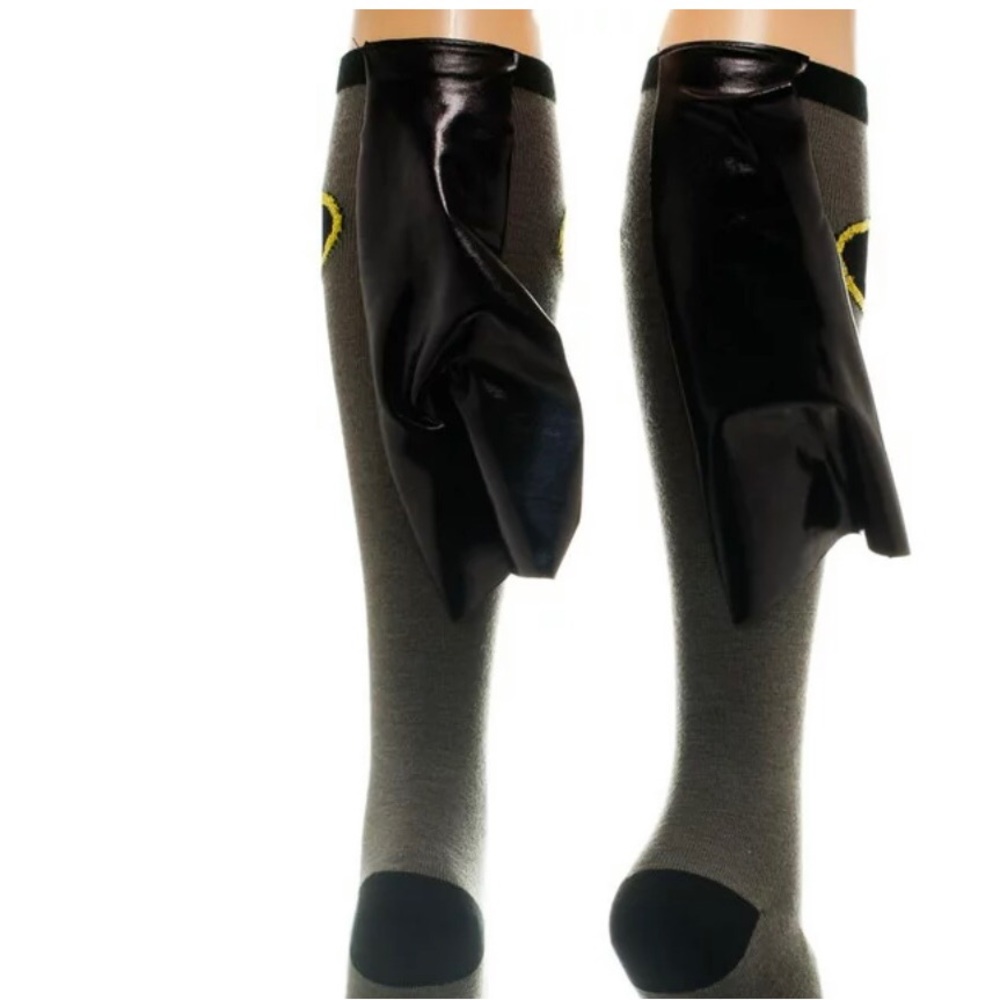 BioWorld | Knee High Batman Socks with Cape - Picture 8 of 8